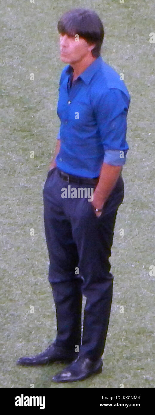 Foto von Joachim Löw, Trainer der deutschen Fußballnationalmannschaft, feiert den Endrunde des Bundes-Cup 2017 und spiegelt die Fußballgeschichte und sportliche Leistung wider. Stockfoto