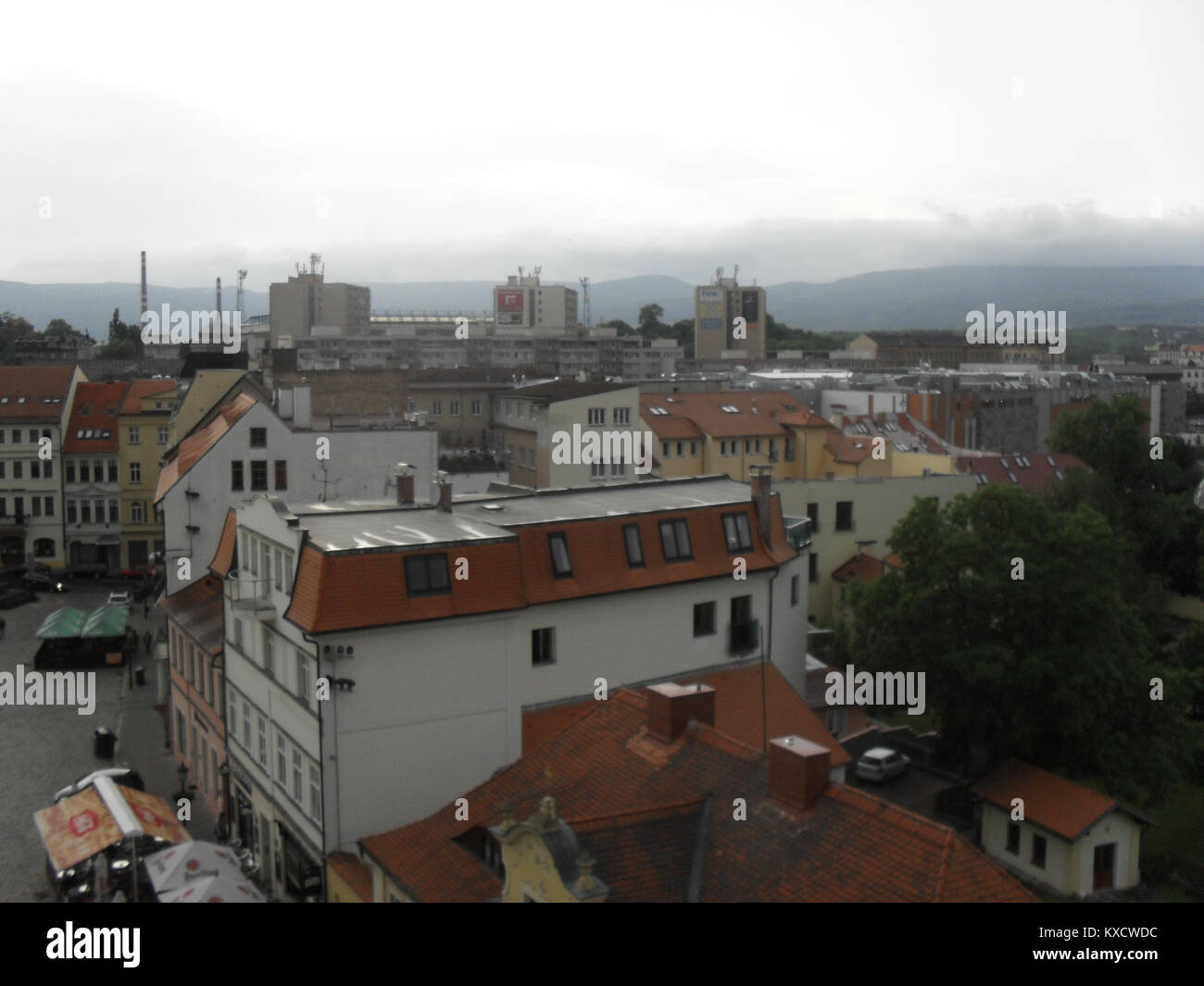 Die Kirche St. Johannes des Täufers (Kostel svatého Jana Křtitele) in Teplice, Tschechische Republik, ist eine barocke Pfarrkirche, die zwischen 1585 und 1594 erbaut wurde und eine mehrschiffige Struktur und einen markanten Turm aufweist. Stockfoto