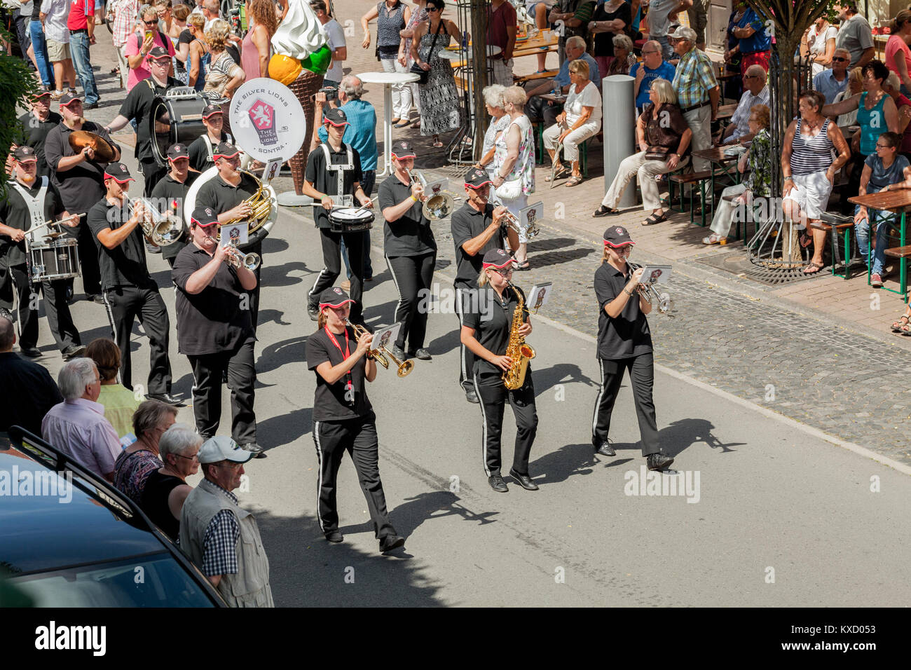 Szene vom Wanfrieder Schützenfest 2016 in Wanfried, Deutschland, mit einem jährlichen traditionellen deutschen Schießfest mit lokalen Bräuchen und Gemeindefeiern Stockfoto