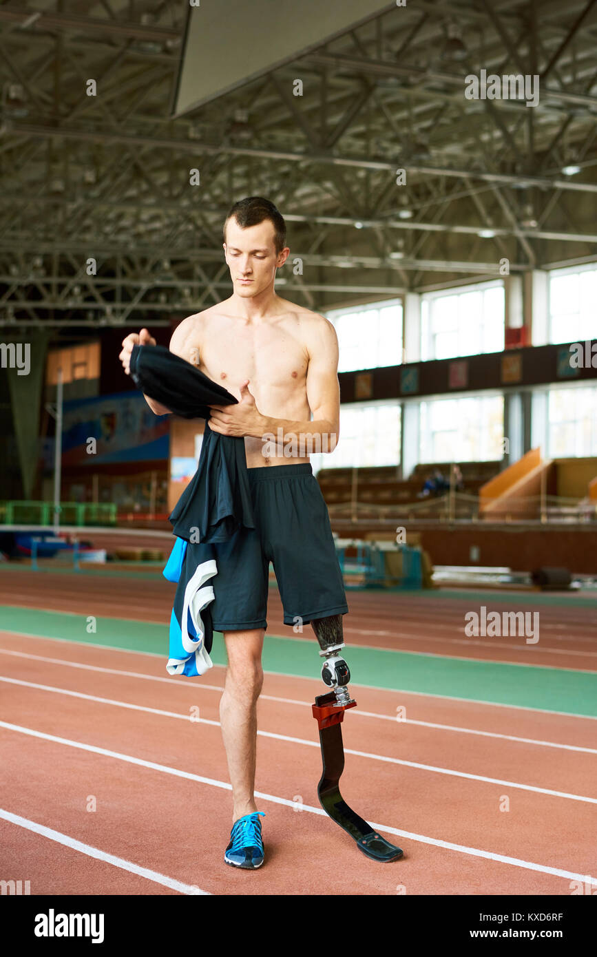 Erfolgreiche Sportler mit knstlicher Fu Stockfotografie - Alamy
