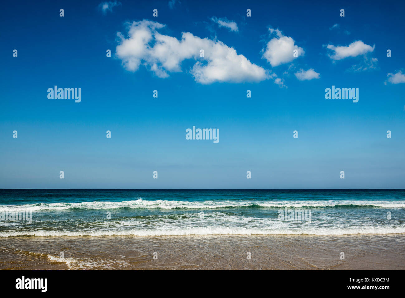 Himmel und Meer, in der Nähe von Lagos, Algarve, Portugal Stockfoto