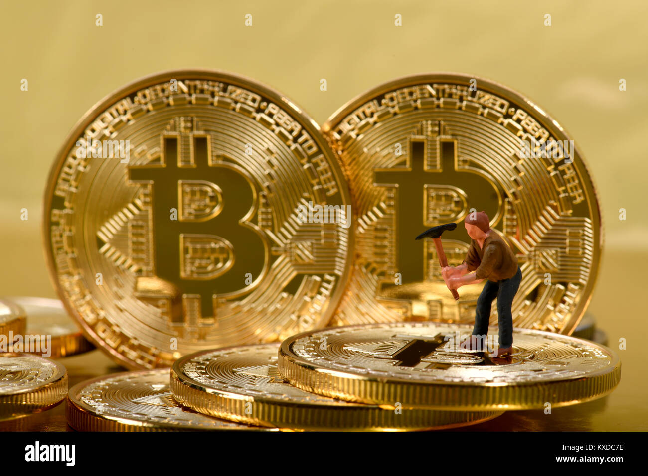 Symbol Bild, Gold Digger, digitale Währung, Gold Münze Bitcoin Stockfoto