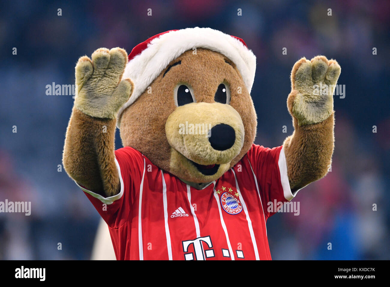 Mascot Fc Bayern Bernie Stockfotos & Mascot Fc Bayern ...