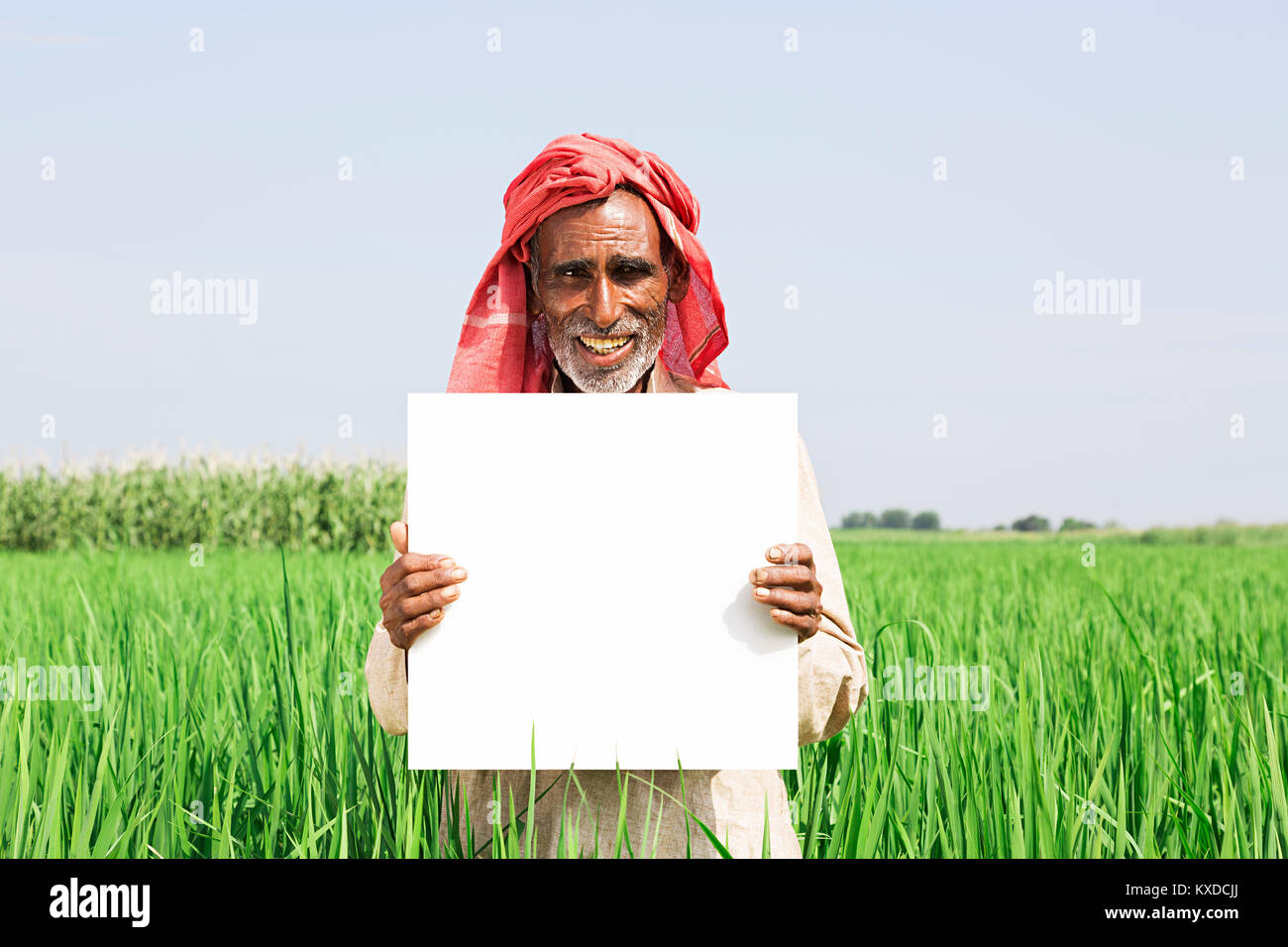 1 indischen Bauern alter Mann mit Message Board Bauernhof Dorf Stockfoto