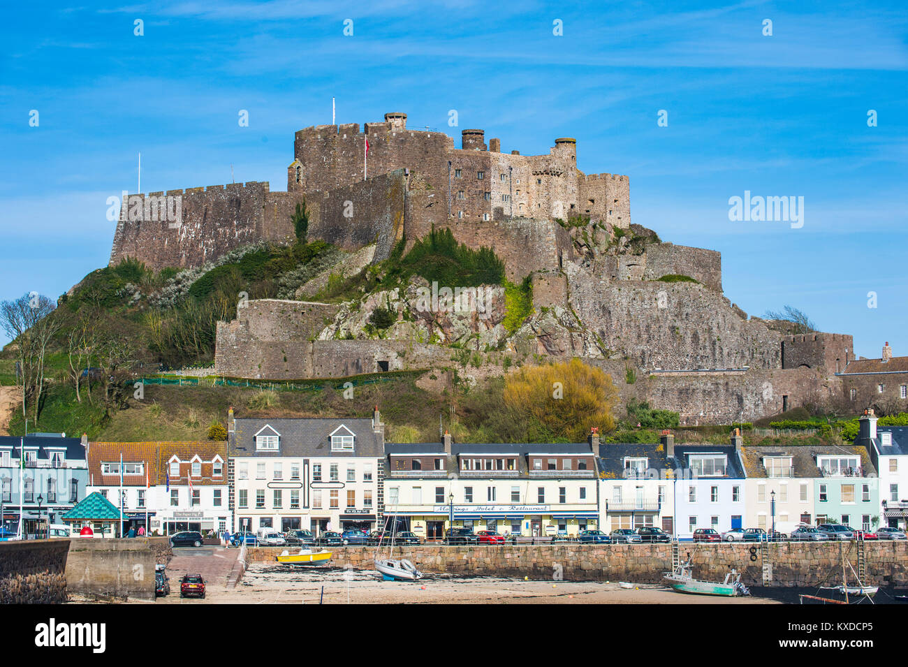 Stadt mit Gorey Castle, Mont Orgueil, Jersey, Channel Islands, Großbritannien Stockfoto