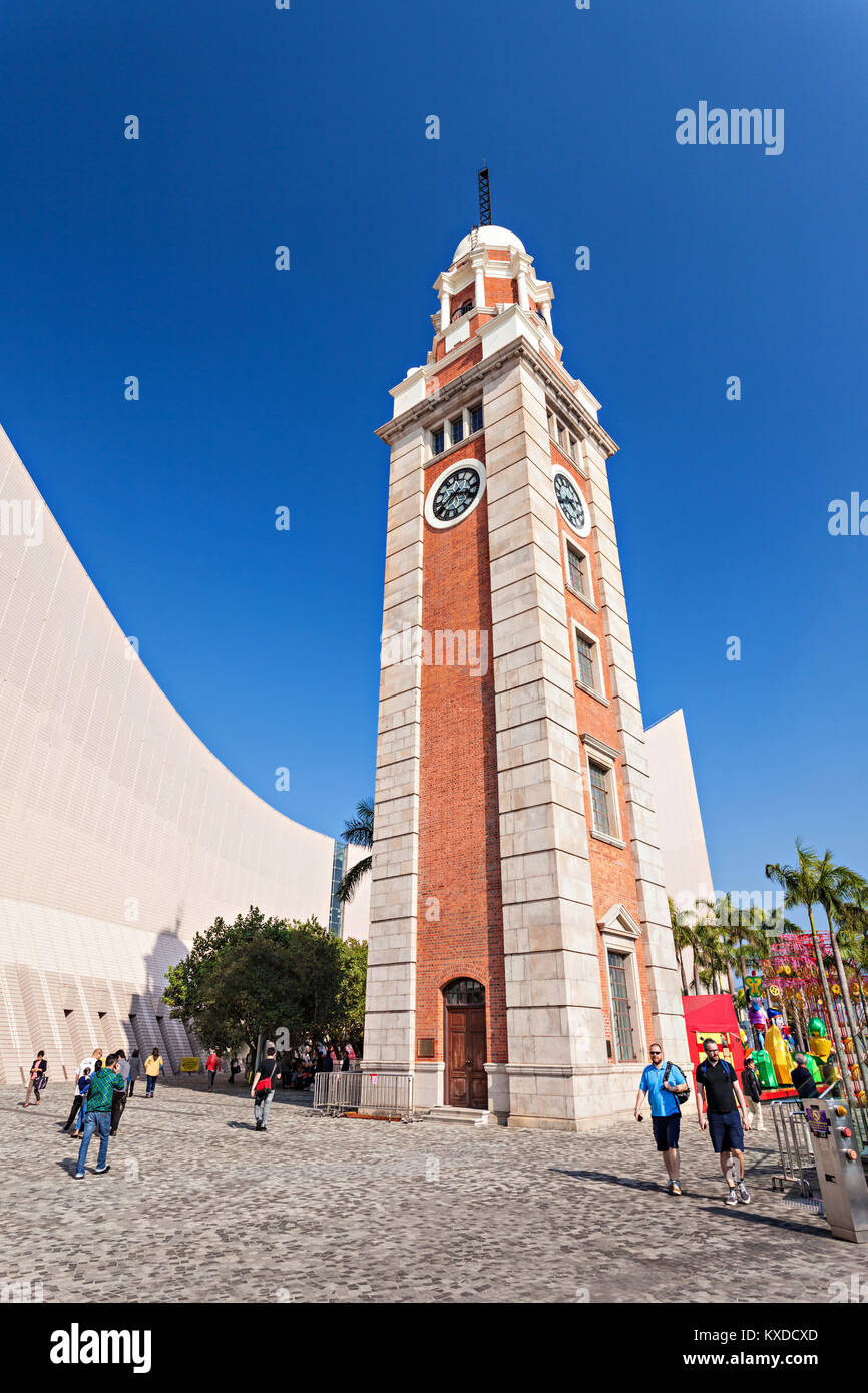 HONG KONG - 21. Februar: Uhrturm in Tsim Sha Tsui auf Februar, 21, 2013, Hong Kong. Es ist das einzige Überbleibsel der ursprünglichen Standort des ehemaligen Kowl Stockfoto