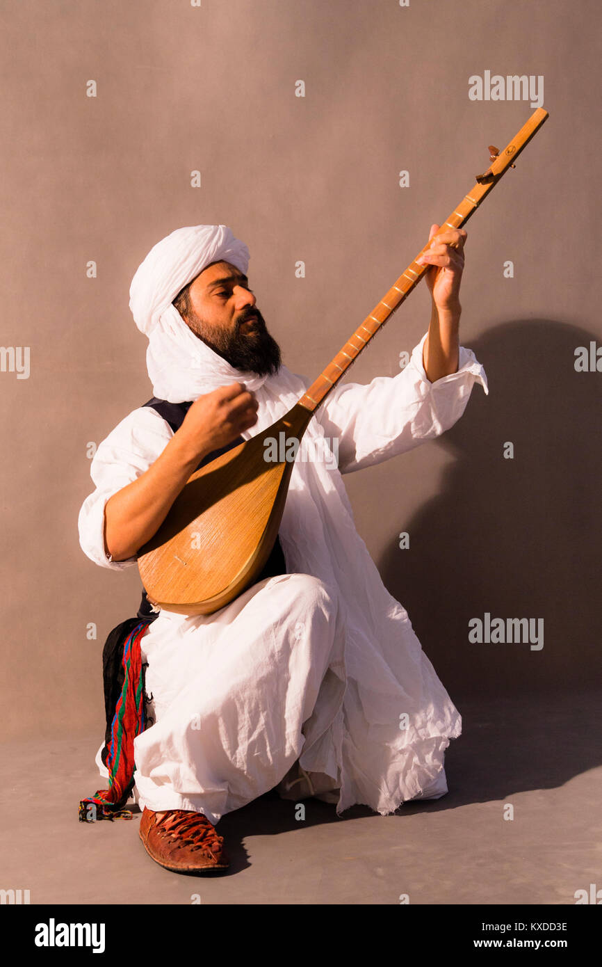 Traditionelle Musik mit Abdollah, Torbat-e Jam, zwischen Aleppo und der Grenze zu Afghanistan, Iran Stockfoto