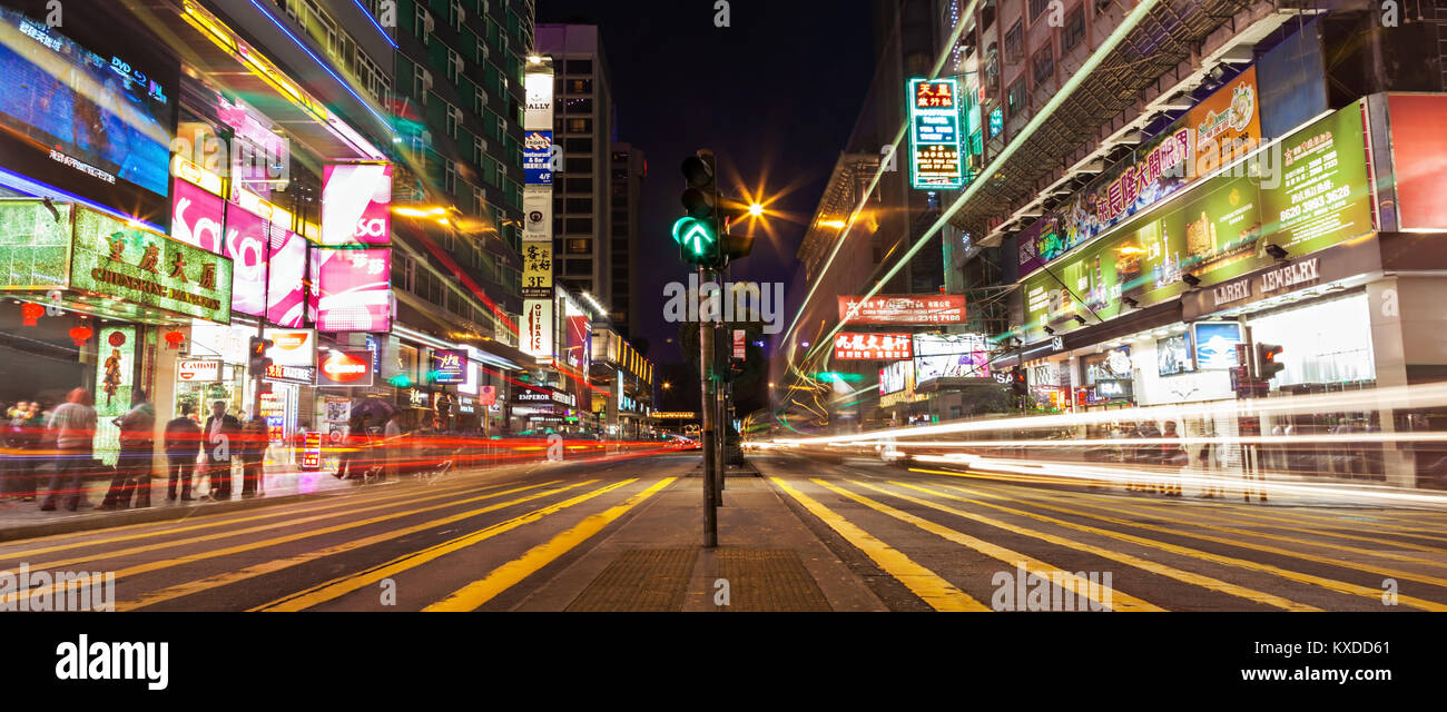 HONG KONG - 21. Februar: Öffentlicher Verkehr Lichter auf der Straße am 21. Februar 2013 in Hongkong. Über 90 % der täglichen Reisenden die Benutzung der öffentlichen Verkehrsmittel. Seine t Stockfoto