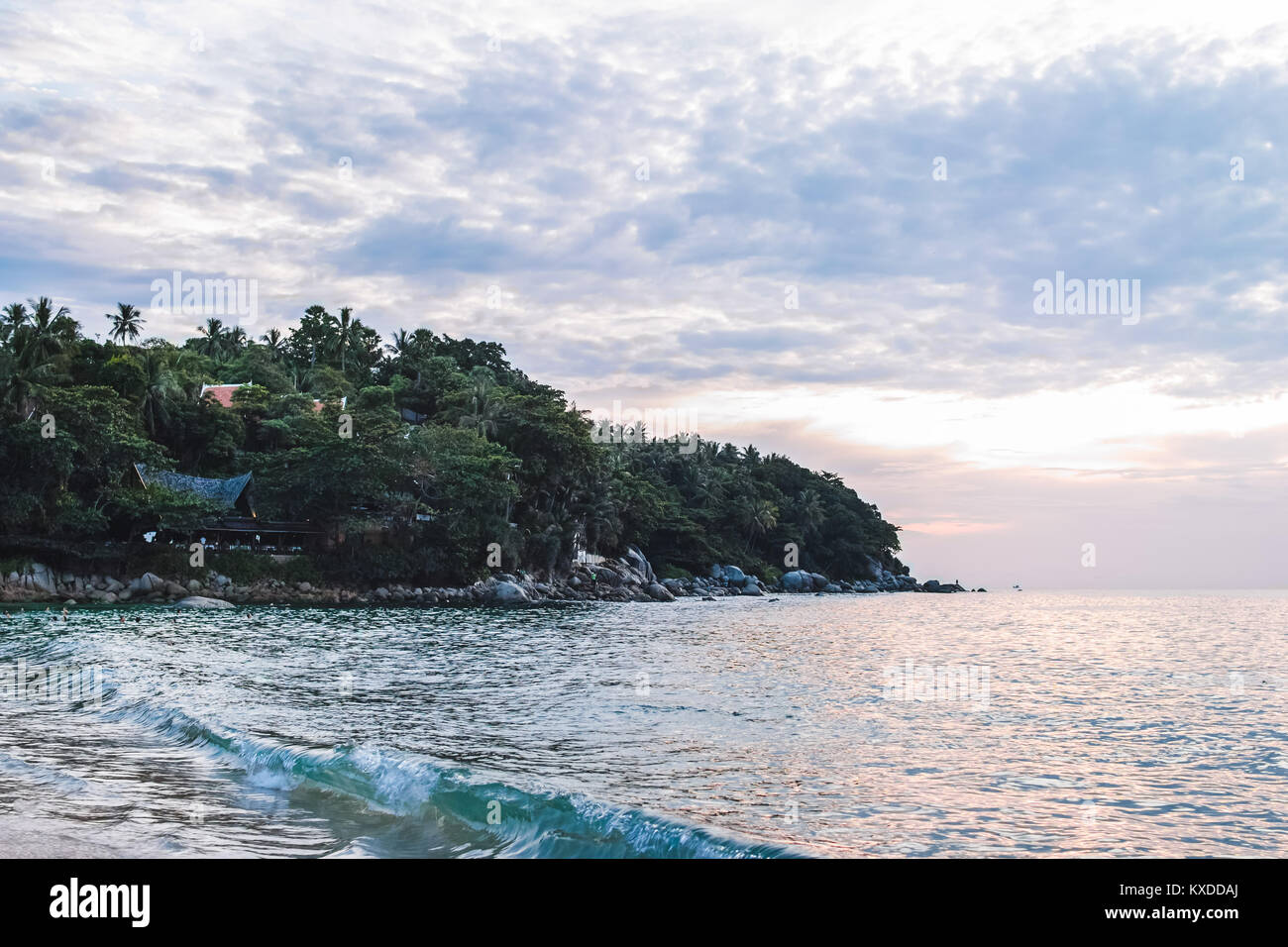 Foto von Karon Beach auf der Insel Phuket, Thailand Stockfoto