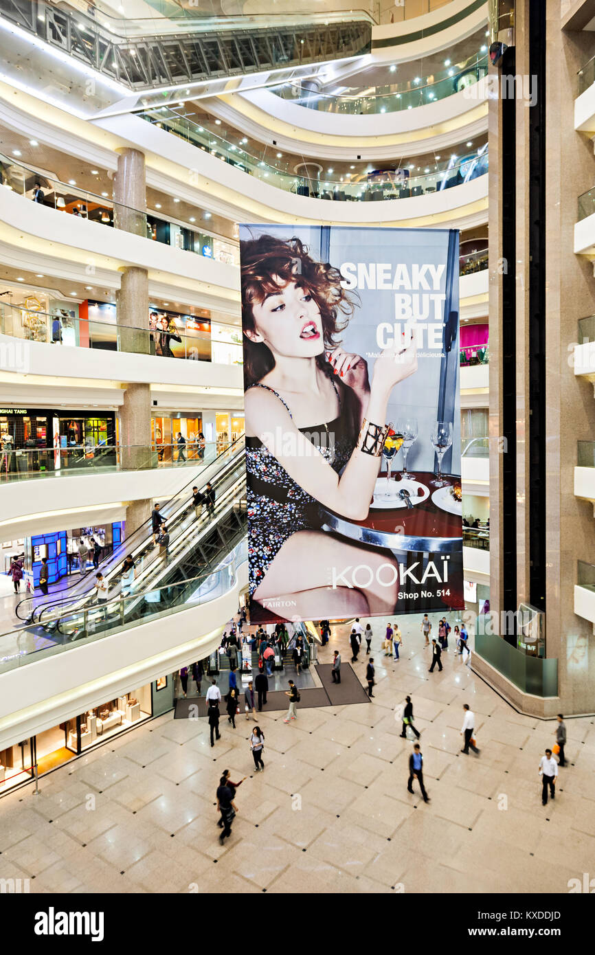 Hongkong - MÄRZ 19: Times Square am März 19, 2013. Time Square Mall ist eine sehr beliebte Shopping in Hongkong. Stockfoto