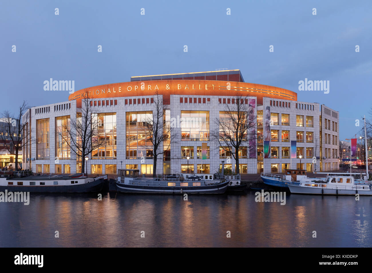 Stopera, De Nationale Oper & Ballett, Deutscher Oper und Civic Hall an der Amstel, Dämmerung, Amsterdam, Holland, Niederlande Stockfoto