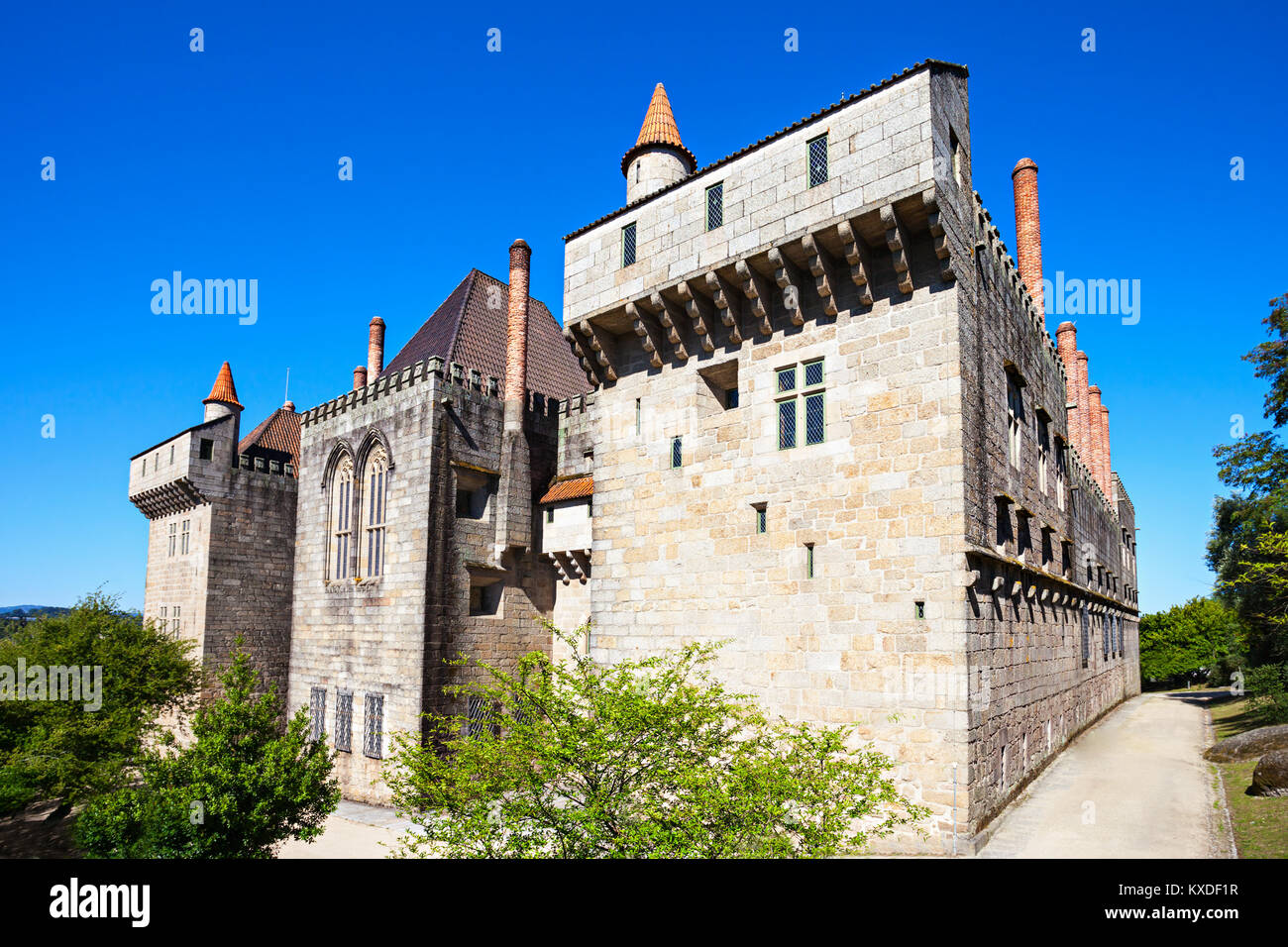 GUIMARAES, PORTUGAL - 11. Juli: Palast der Duques von Braganza, einem mittelalterlichen Palast und Museum am 11. Juli 2014 in Guimaraes, Portugal Stockfoto