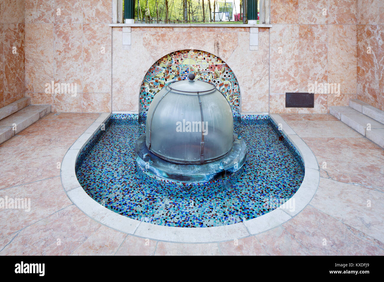 Helenenquelle, Brunnen im Kurpark, Bad Pyrmont, Niedersachsen, Deutschland Stockfoto