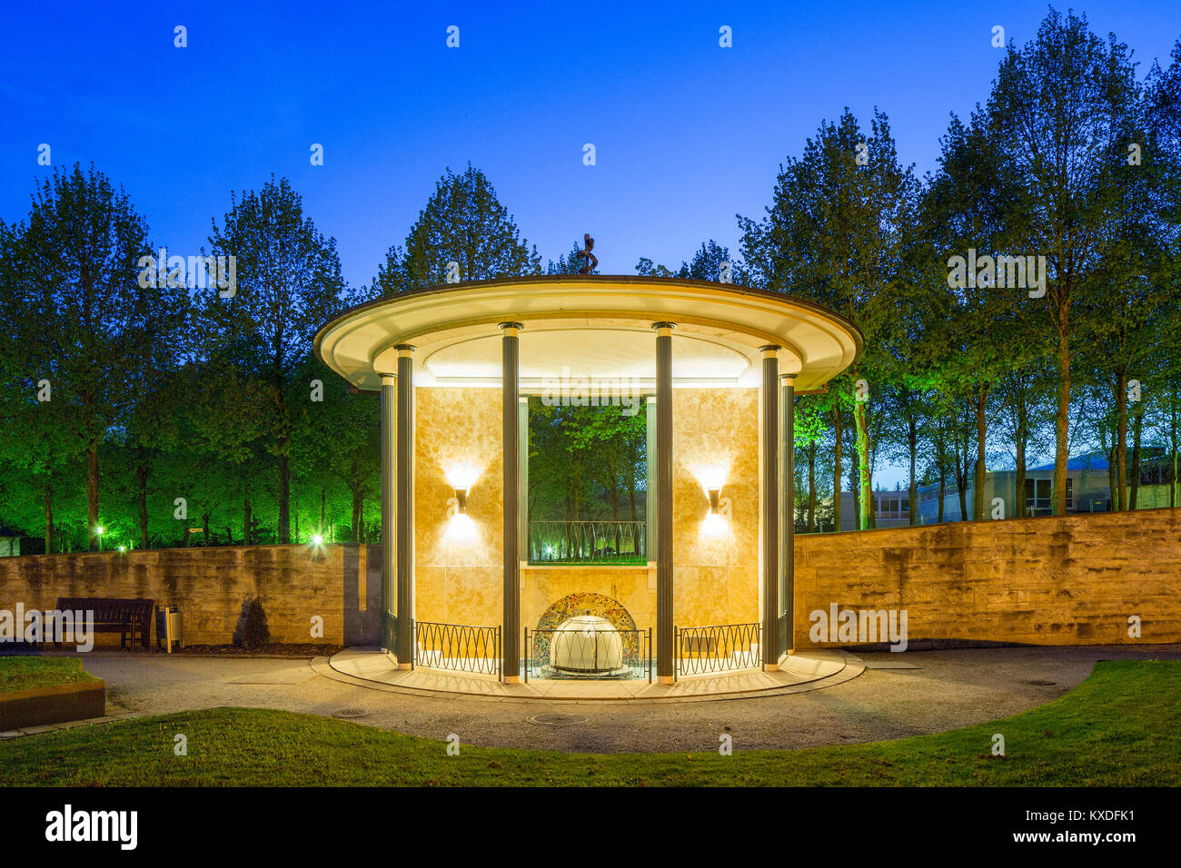 Helenenquelle, Brunnen im Kurpark, Bad Pyrmont, Niedersachsen, Deutschland Stockfoto