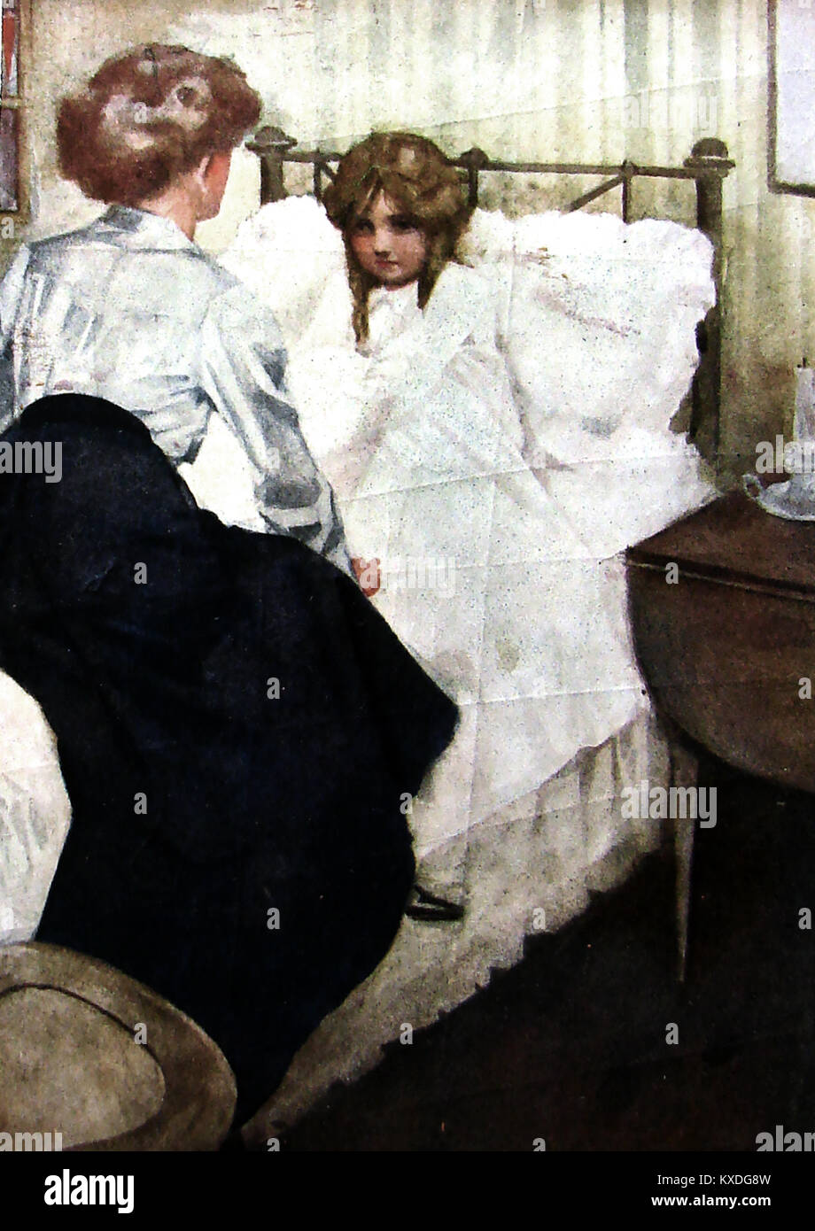 1940er Jahre - ein Kind ins Bett mit ihrer Mutter in typischen modische Kleidung der Zeit, sitzen auf dem Bett Stockfoto