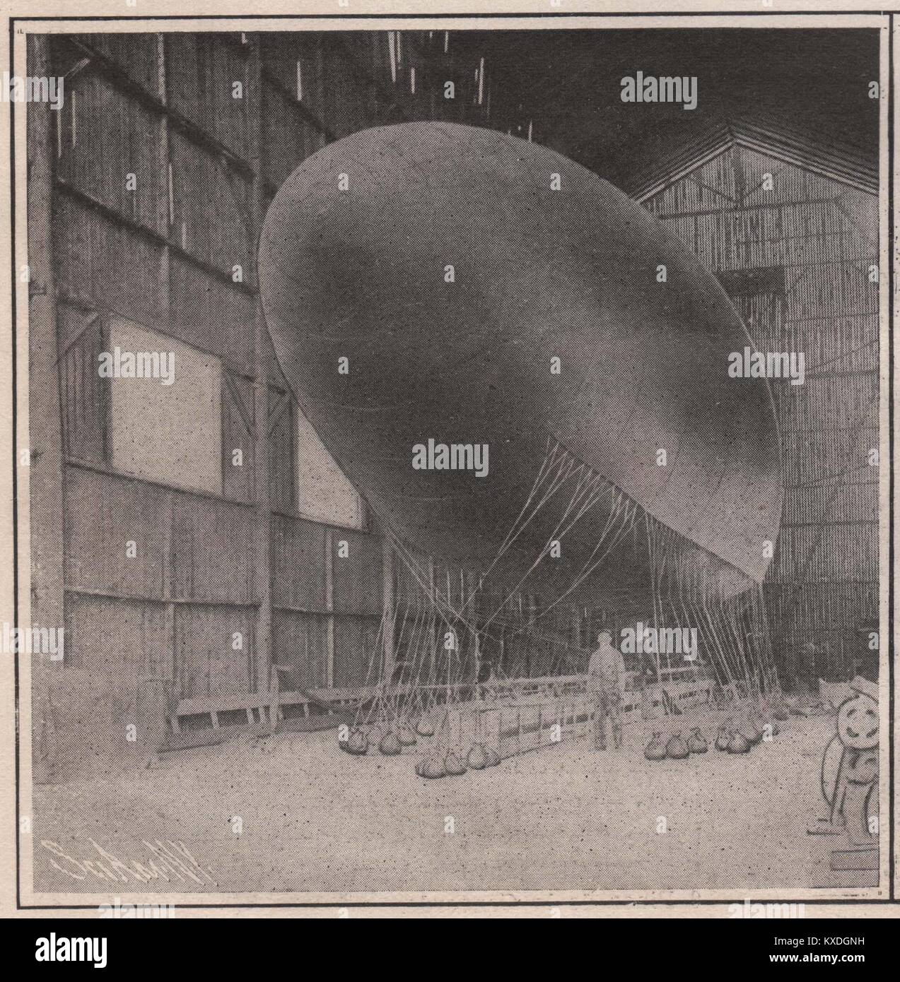 Graf de la Vaulx das Luftschiff ist 114,8 Meter lang und 23 Meter im Durchmesser. Es enthält eine Entschädigung Ballonette von 140 Cubic Yard… Stockfoto