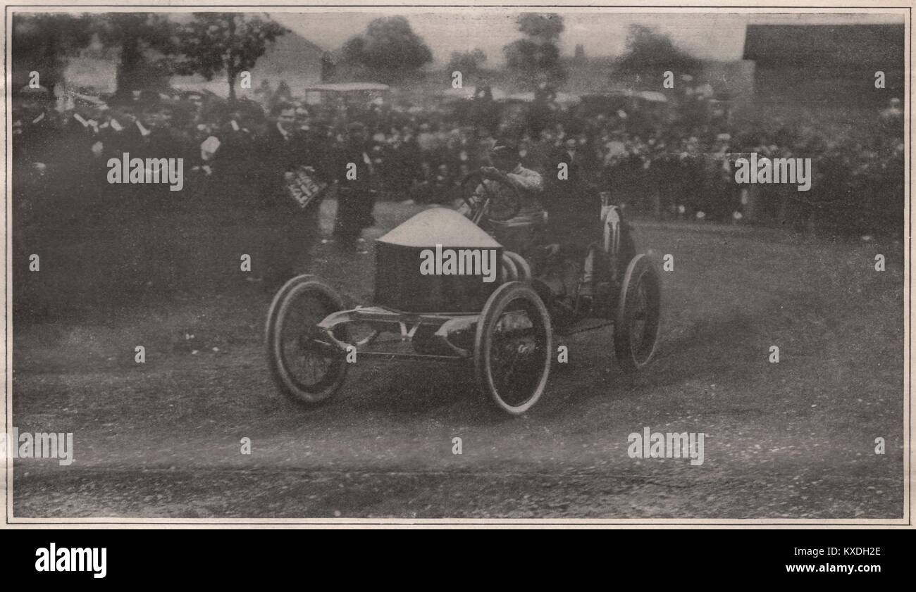 Wagner, der seine 100-Horse-power Darracq, halbe Weise um die Haarnadelkurve. Dieses Auto hat das Rennen für den 297.1 Meilen in 4 … Stockfoto