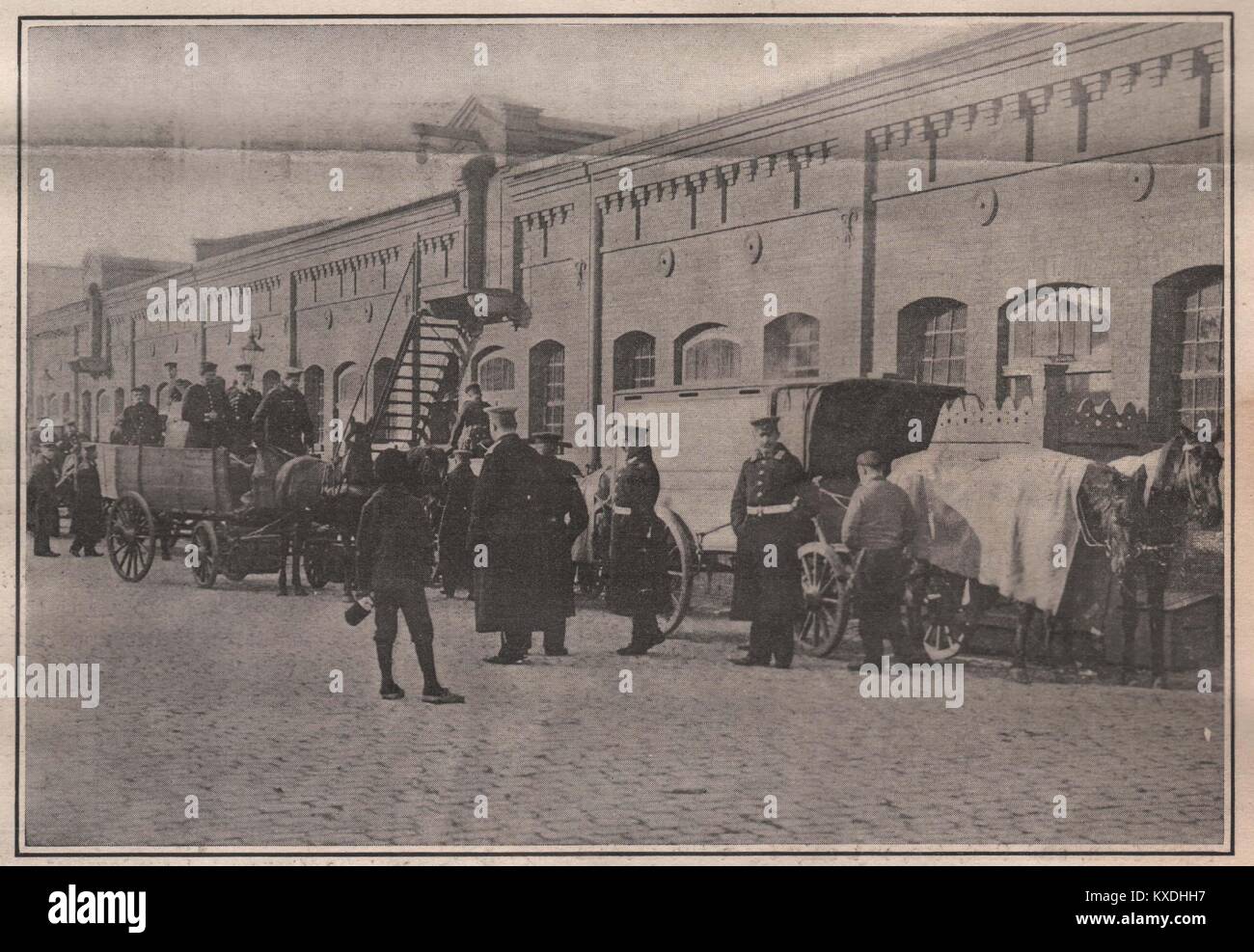 Deutsche Soldaten mit Ihren Feldhäcksler Karren Beschaffung von Fleisch aus der Regierung Schlachthaus Stockfoto