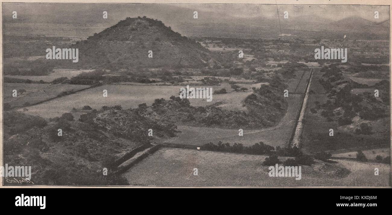 Allgemeine Ansicht der Ruinen von San Juan Teotihuacan, das Tal von Mexiko, den Blick von der Fahrbahn der Toten auf der rechten Seite. Zu den ... Stockfoto