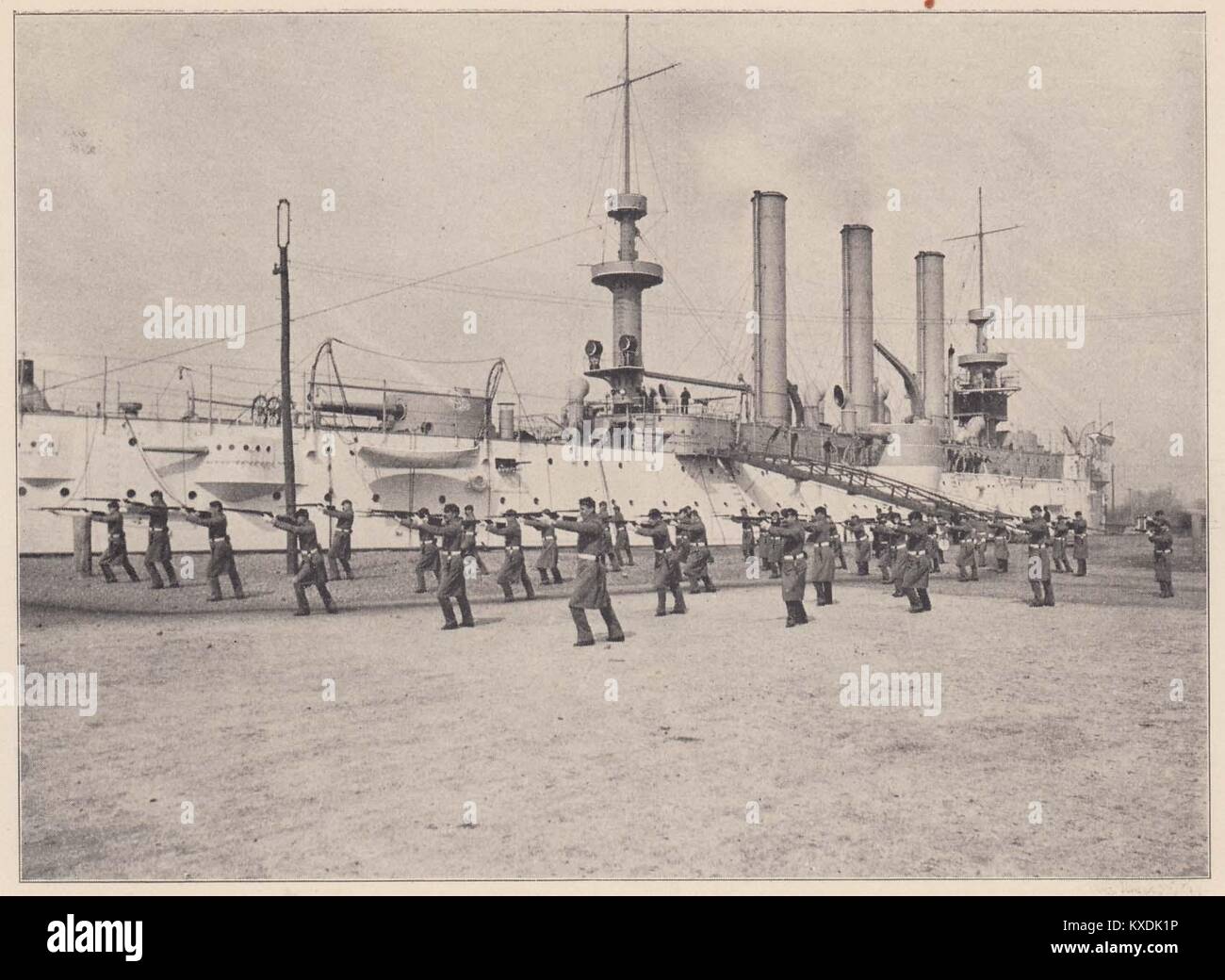 Marines vom Brooklyn - Wenn das Wort 'Fire!' gegeben ist, jeder Mensch geht davon aus, dass die Haltung in der Abbildung dargestellt, und ein kleiner ... Stockfoto