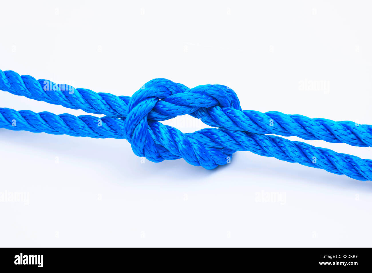 Cross knot, Weber Knoten oder samariter Knoten in blauen Seil Stockfoto