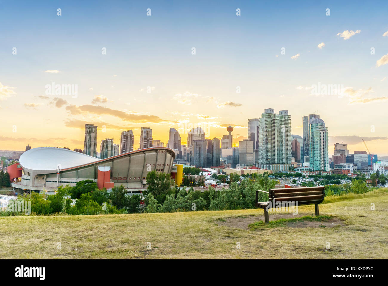 Die Innenstadt von Calgary bei Sonnenuntergang im Sommer, Alberta, Kanada Stockfoto