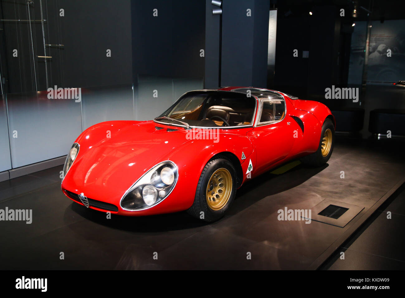 Eine hervorragende Alfa Romeo 33 Stradale Modell auf Anzeige an das Historische Museum Alfa Romeo Stockfoto