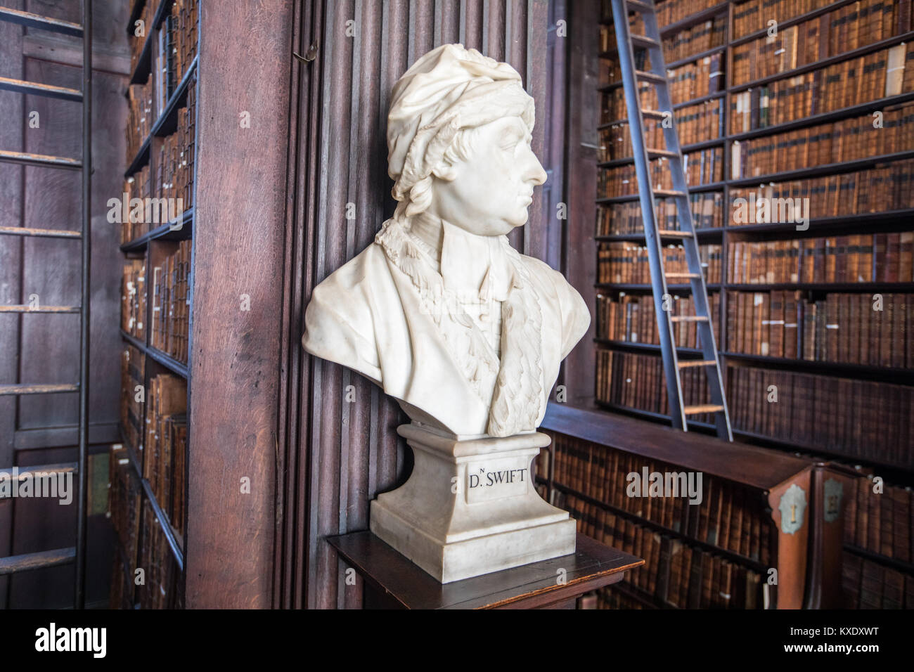 Skulptur von Jonathan Swift, der langen Raum, Trinity College Library, Dublin, Irland Stockfoto