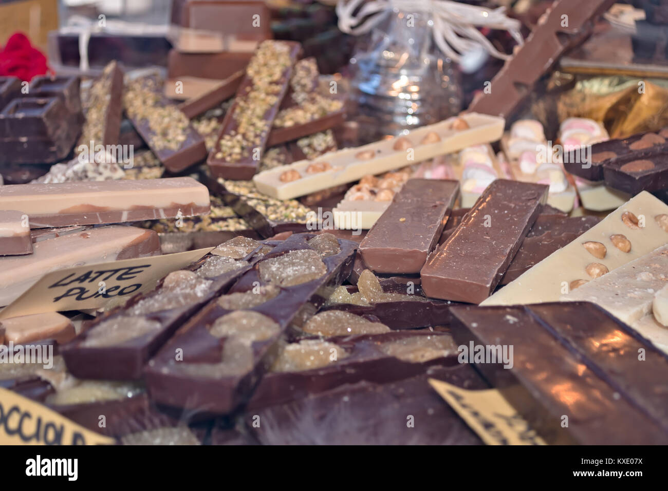 Pralinen auf Weihnachtsmärkten gemischt Stockfoto