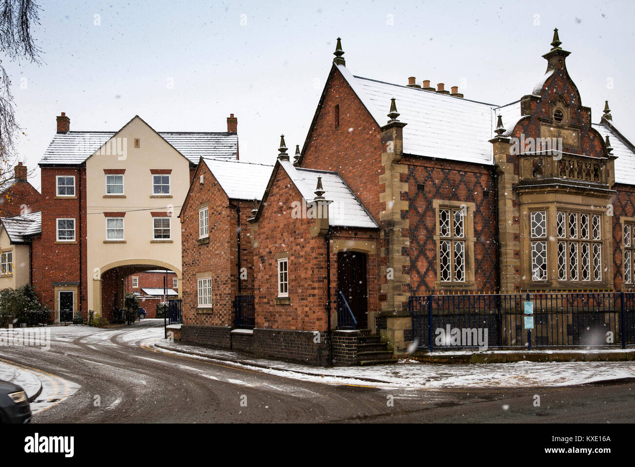 Großbritannien, England, Cheshire, Nantwich, Welsh Reihe, Gothic Revival ehemalige Sparkassengebäude im Winter Stockfoto