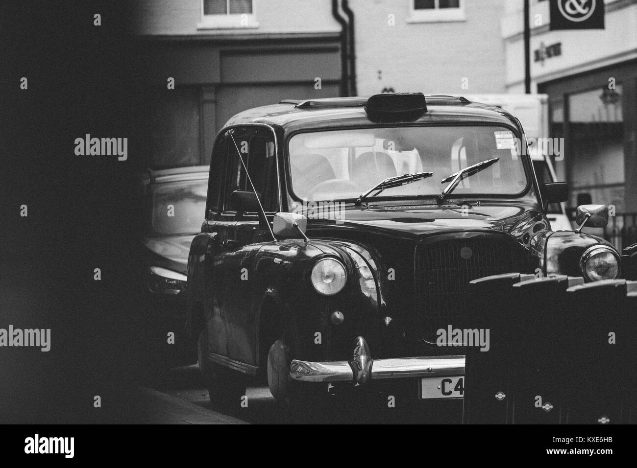 Black Cab in Schwarz und Weiß Stockfoto