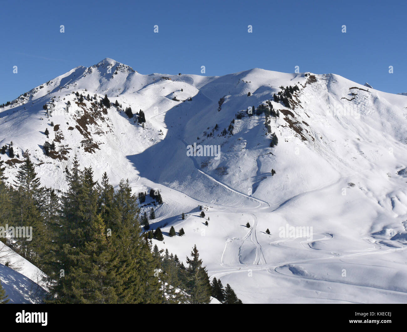 Suchen Sie auf der Rückseite der Ranfoilly Lift in Les Gets zu den Langlaufloipen in Verchaix, Frankreich Stockfoto