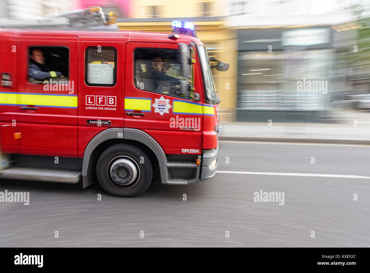 Londoner Feuerwehr in voller Geschwindigkeit Stockfoto