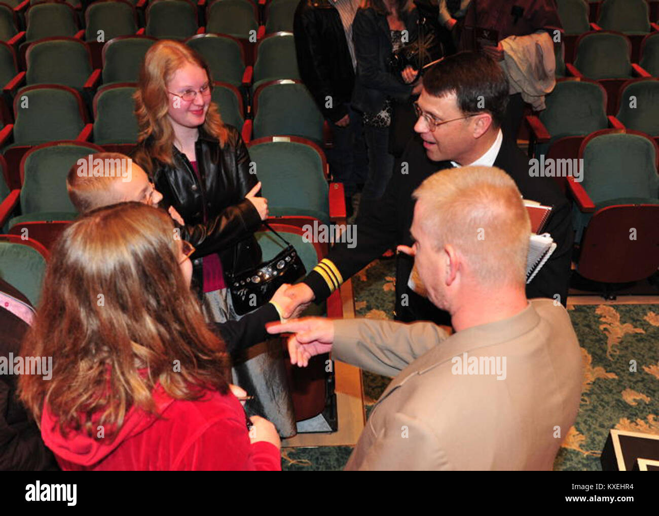 Ein Foto der US Navy mit der Aufschrift 100316-N-2257C-007, das Personal und Aktivitäten während einer Marineoperation auf See dokumentiert, Teil der offiziellen US-Militärbilder. Stockfoto