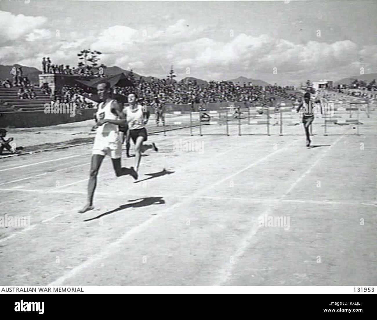 131953 CLEMENT, MITGLIED DER 34TH Infantry Brigade und gewann die 120 Meter Hürden Meisterschaft beim Sport KARNEVAL AM KANNON OVAL Stockfoto