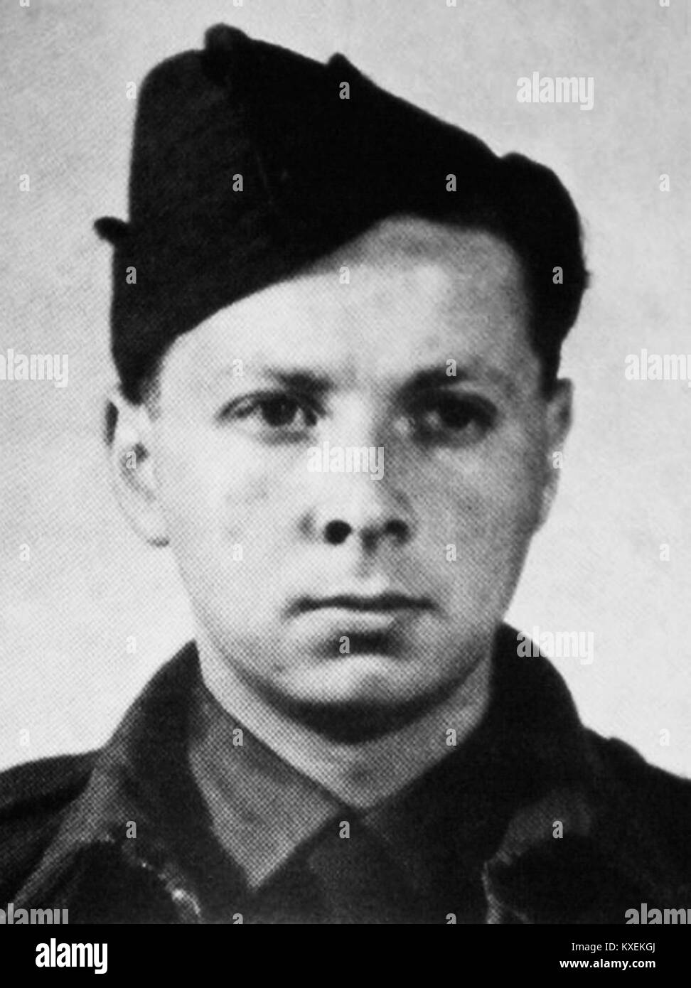 Dieses Porträt von Alexandre Roland, einem französischen Widerstandskämpfer während des Zweiten Weltkriegs, unterstreicht seine Rolle in der französischen Widerstandsbewegung und die Bedeutung seiner Beiträge während des Krieges. Stockfoto