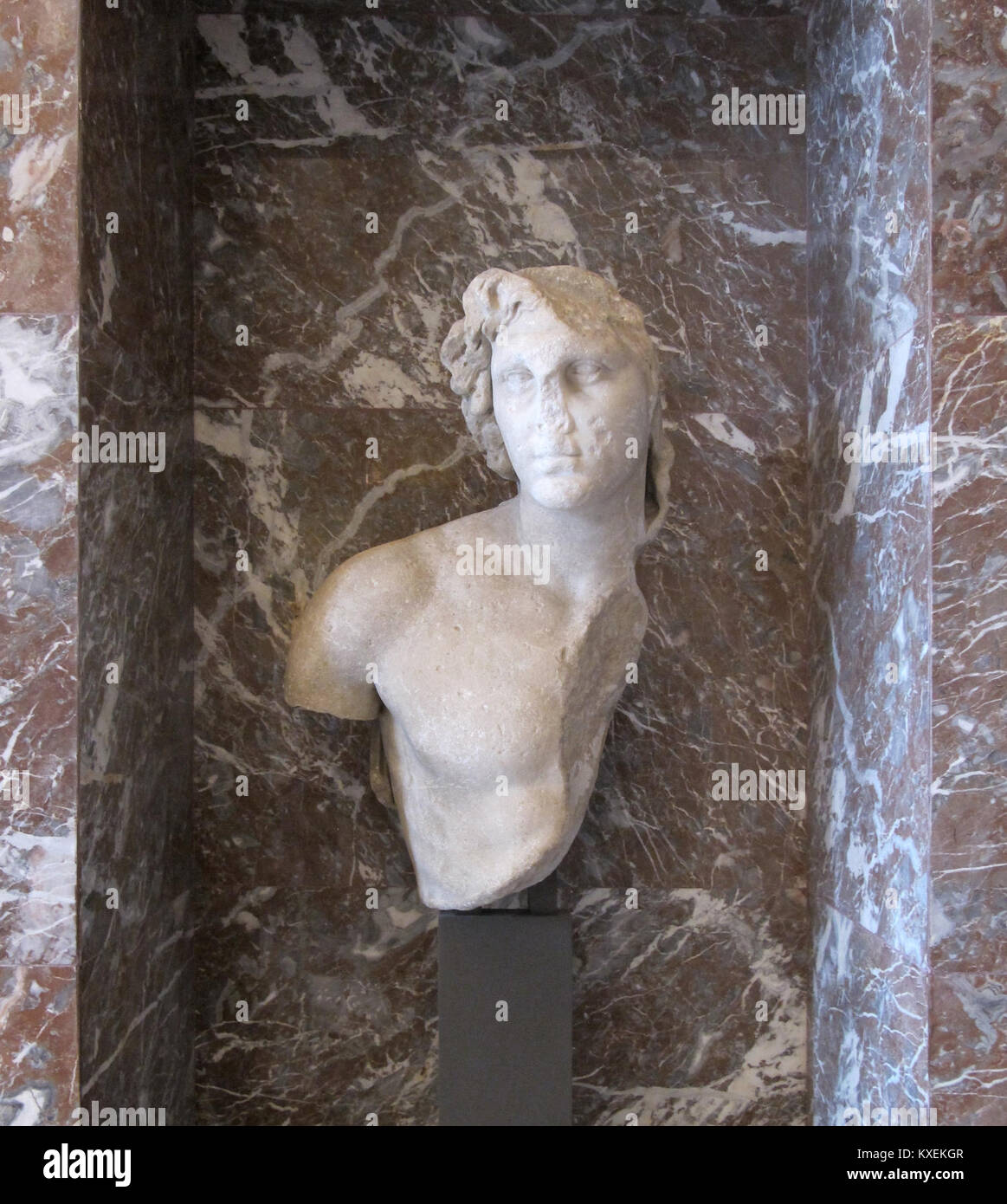 Dieses Kunstwerk mit dem Titel „Alexandre, l'Iponos“ befindet sich im Louvre in Paris. Es stellt ein klassisches Thema in der akademischen Kunsttradition dar und repräsentiert historische oder mythologische Themen. Stockfoto