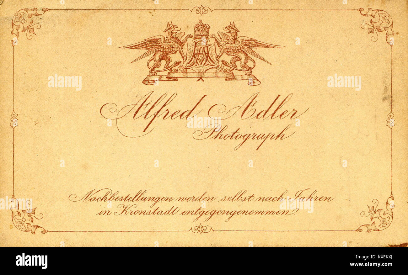 Das Foto von Alfred Adler (1870–1937) aus dem Fortepan-Archiv aus dem Jahr 1895 ist ein frühes dokumentarisches Porträt des österreichischen Psychologen, der für die Entwicklung individueller Psychologie bekannt ist; das Bild zeigt ihn in formaler Kleidung und spiegelt die fotografische Praxis des späten 19. Jahrhunderts wider. Stockfoto