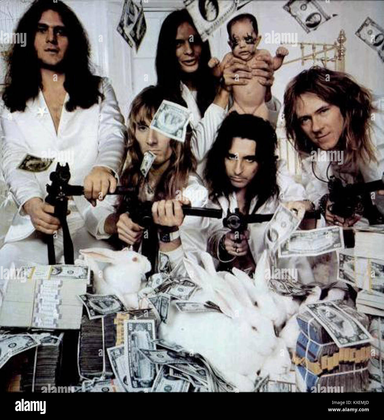 Cover für No More Mr. Nice Guy von Alice Cooper, veröffentlicht 1973, das das theatralische und rebellische Image des Rockmusikers in der Glam-Rock-Ära repräsentiert. Stockfoto