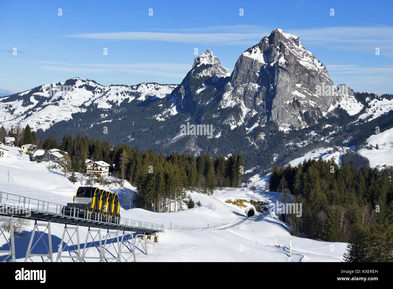 Schwyz-Stoos Seilbahn, die steilste Standseilbahn der Welt, Rückseite des Großen und Kleinen Mythen, Stoos, Kanton Schwyz, Schweiz Stockfoto