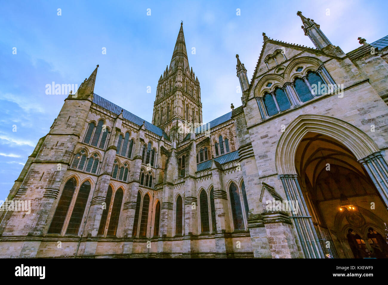 Die Kathedrale von Salisbury, einer von nur vier verbleibenden exemplifications des ursprünglichen 1215 Charter (Magna Charta Libertatum). Salisbury, Großbritannien Stockfoto