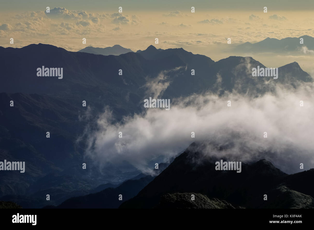 Der Gipfel schöne Landschaft von fansipan oder Phan Xi Pang Berg der höchste Berg in Indochina in Sapa Vietnam Stockfoto