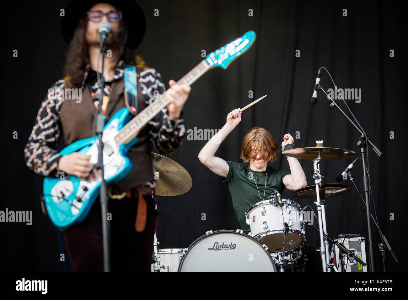 Die amerikanische Band der Geist eines Saber Tooth Tiger führt ein Live Konzert in der spanischen Musik Festival Primavera Sound 2015 in Barcelona. Hier Sänger und Gitarrist Sean Lennon (vorne) wird dargestellt, live auf der Bühne mit Schlagzeuger Tim Kuhl. Spanien, 30/06 2015. Stockfoto