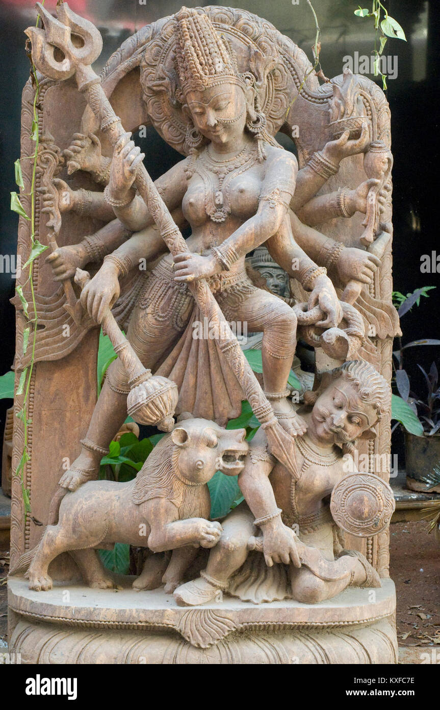 Steinerne Statue von 8 bewaffneten Göttin Durga mit Trident Stockfoto