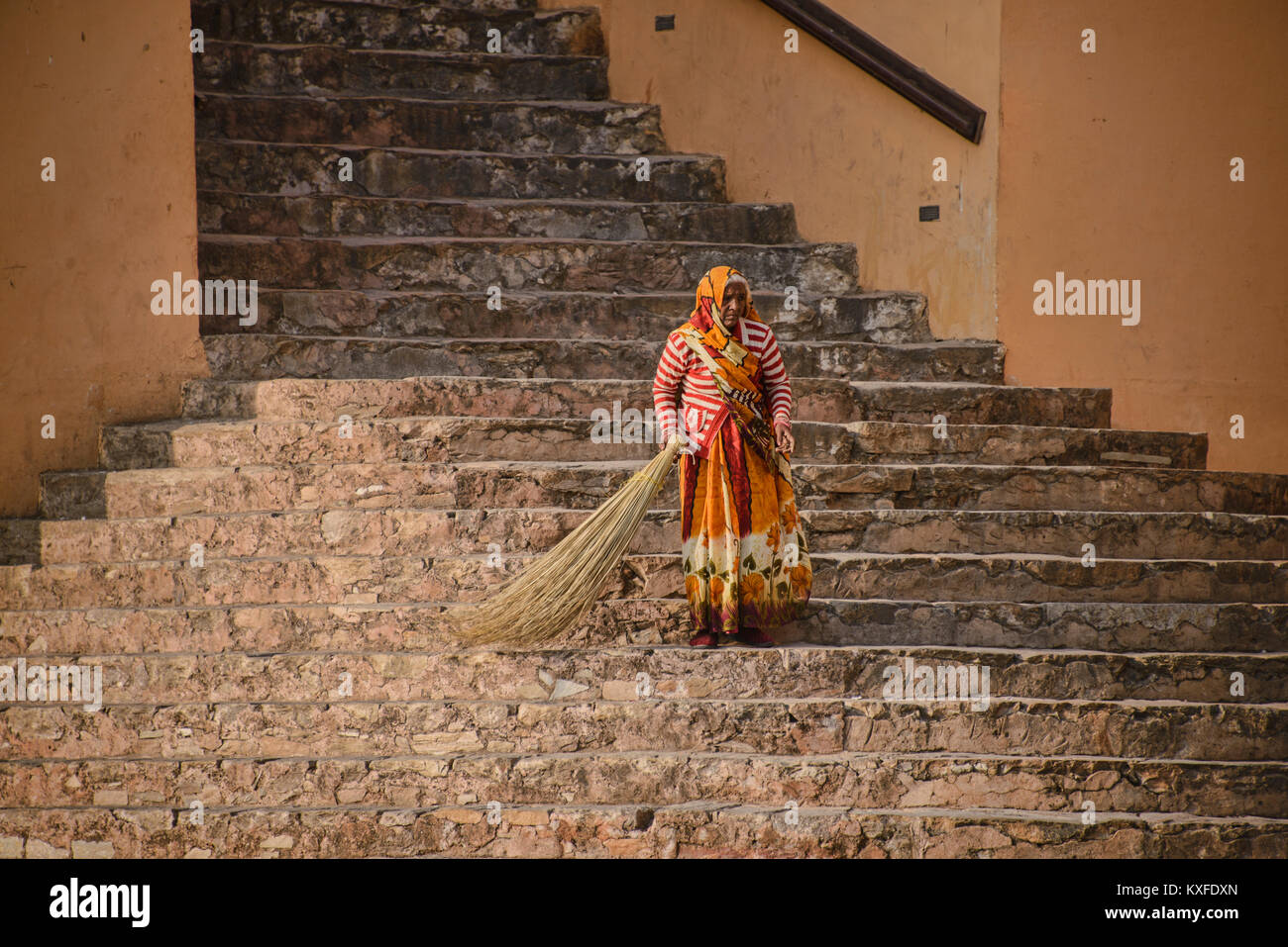 Sweeper im Amer Fort, Jaipur, Indien Stockfoto