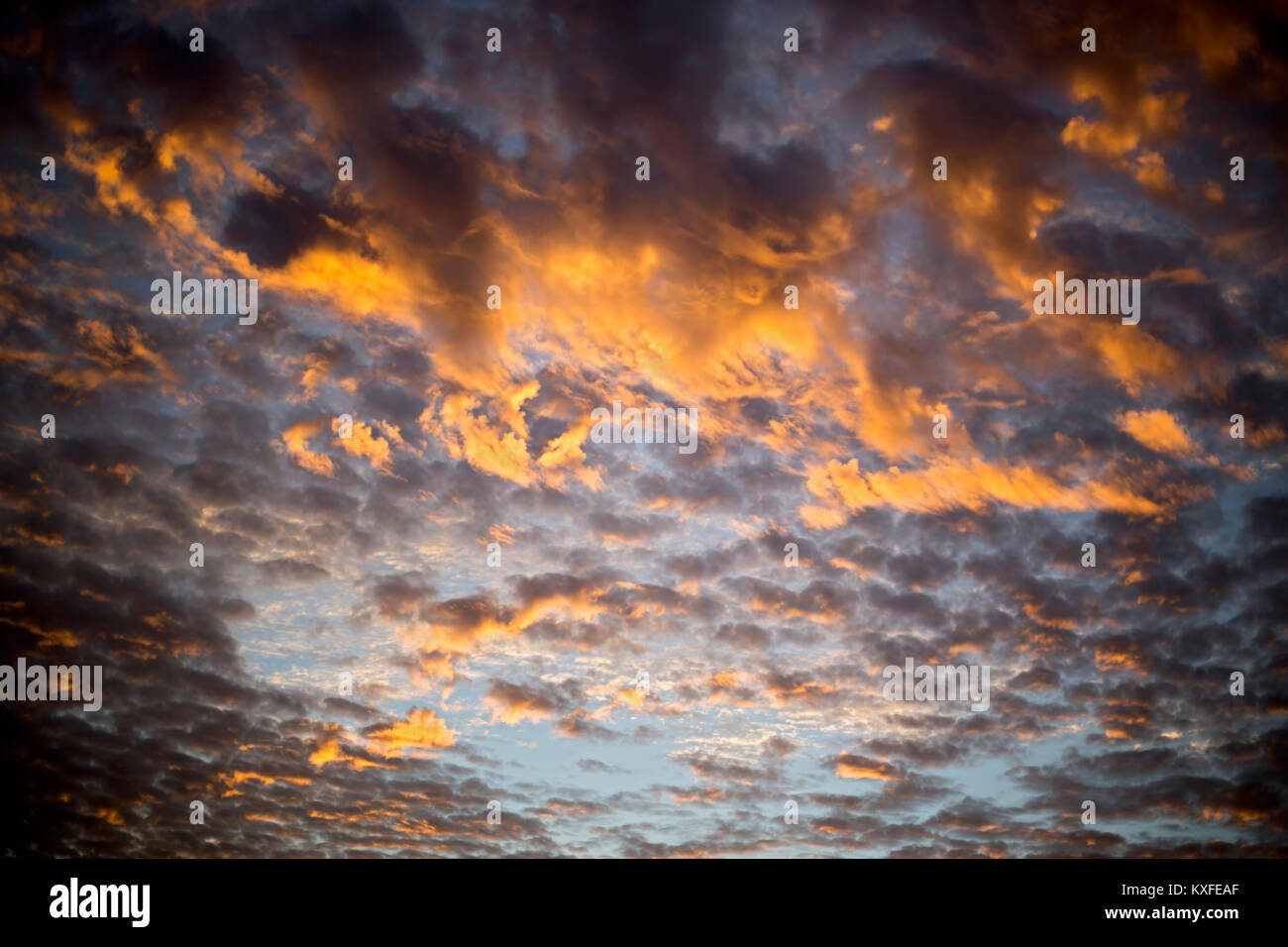 Wunderschöne Himmel bei Dämmerung Stockfoto
