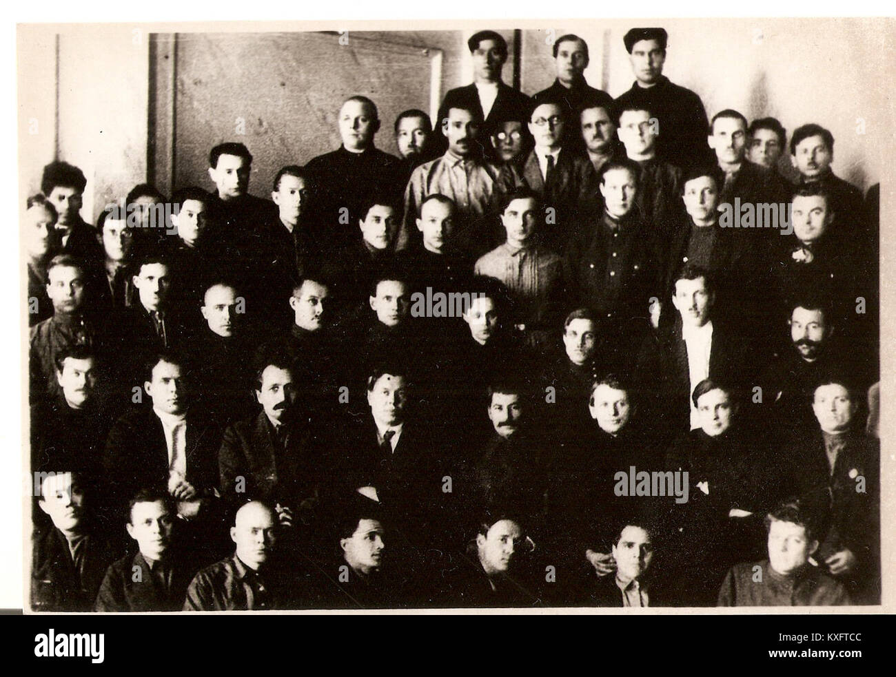 Ein Foto, das Josef Stalin bei einem Besuch in Rutschzowsk 1928 zeigt und ein Ereignis aus der sowjetischen politischen Geschichte im Russland des frühen 20. Jahrhunderts dokumentiert. Stockfoto