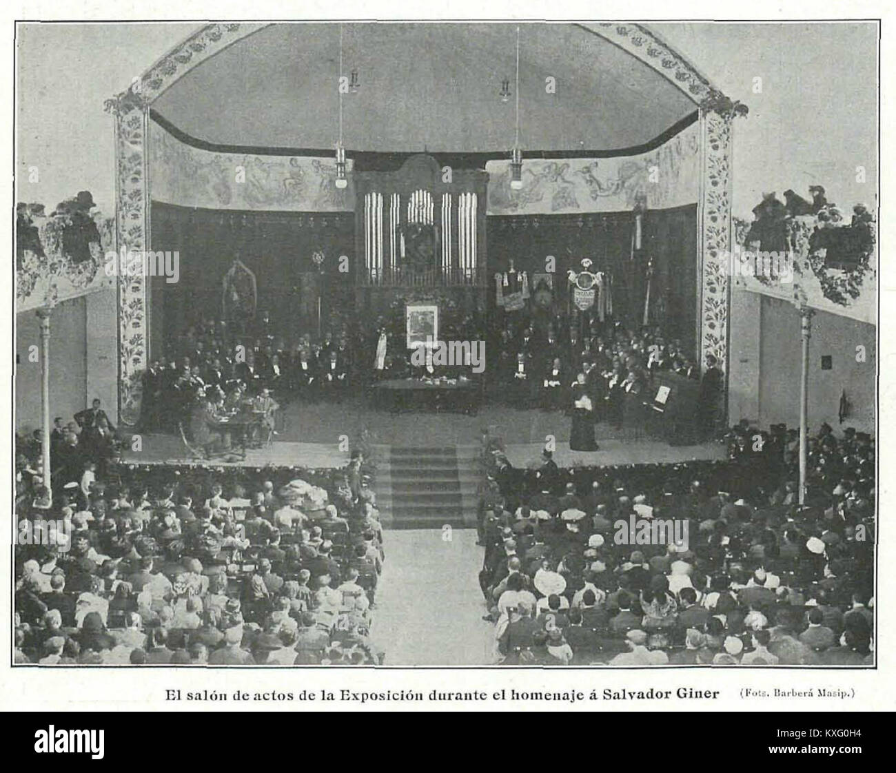Eine Theateraufführung auf einer Ausstellung zwischen 1910 und 1911 zu Ehren des spanischen Komponisten Salvador Giner. Die Veranstaltung war mit Schauspielern und Komikern vertreten, die spanische Musik und darstellende Kunst der damaligen Zeit feierten. Stockfoto