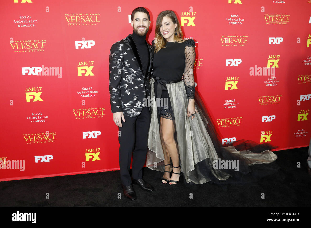 Hollywood, Kalifornien. 8 Jan, 2018. Darren Criss und Mia Swier teilnehmen" die Ermordung von Gianni Versace: American Crime Story" Premiere ArcLight Hollywood am 8. Januar 2018 in Hollywood, Kalifornien. | Verwendung weltweit Quelle: dpa/Alamy leben Nachrichten Stockfoto Hollywood, Kalifornien. 8 Jan, 2018. Darren Criss und Mia Swier teilnehmen" die Ermordung von Gianni Versace: American Crime Story" Premiere ArcLight Hollywood am 8. Januar 2018 in Hollywood, Kalifornien. | Verwendung weltweit Quelle: dpa/Alamy leben Nachrichten Stockfoto