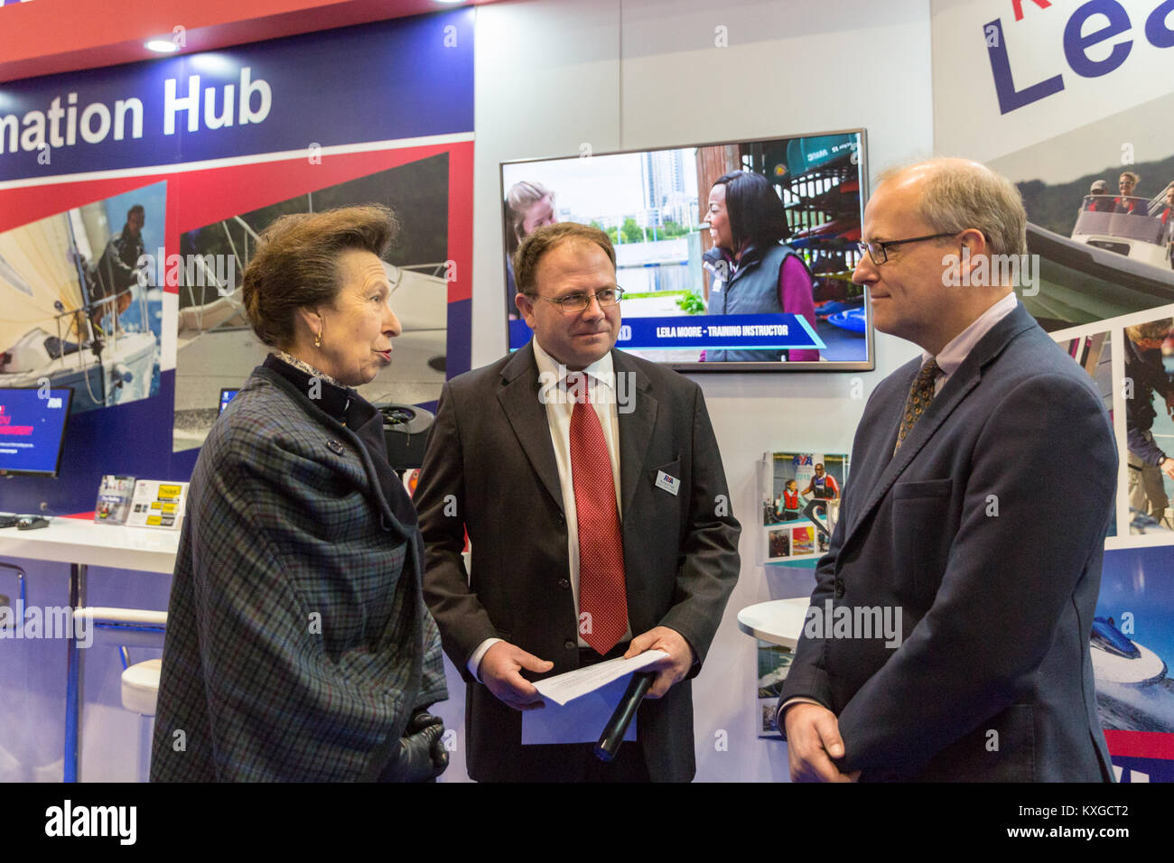 Excel, London, UK. 10 Jan, 2018. Die Princess Royal, Prinzessin Anne, präsentiert die Yachtmaster des Jahres Award der britischen Paralympic Segler Hannah Stodel und Chats zu Vertretern der RYA. Credit: Imageplotter Nachrichten und Sport/Alamy leben Nachrichten Stockfoto